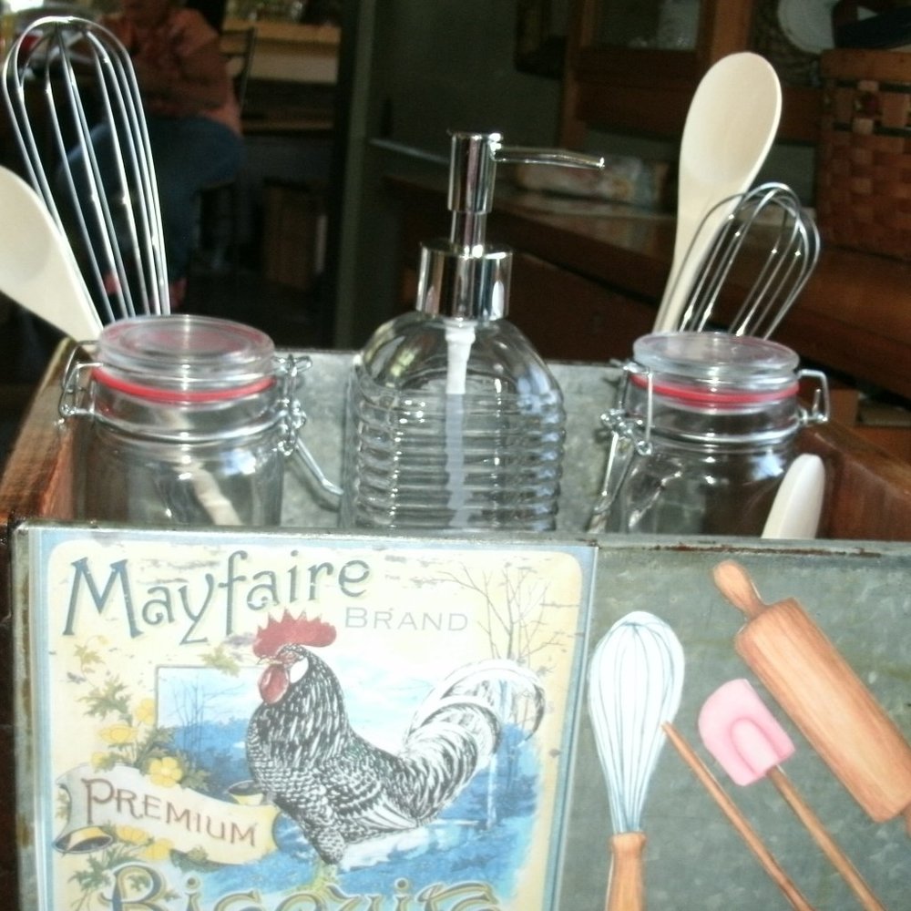 upcycled wooden & zinc metal box to decorate .